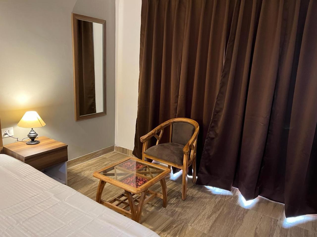 Risal Home Stays Большая Нойда Экстерьер фото